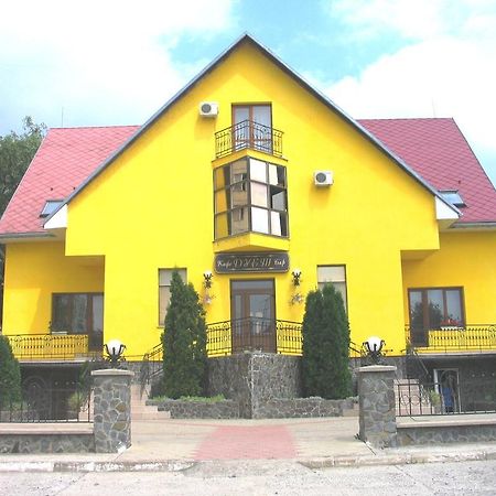Duet Hotel Uzhhorod Bagian luar foto