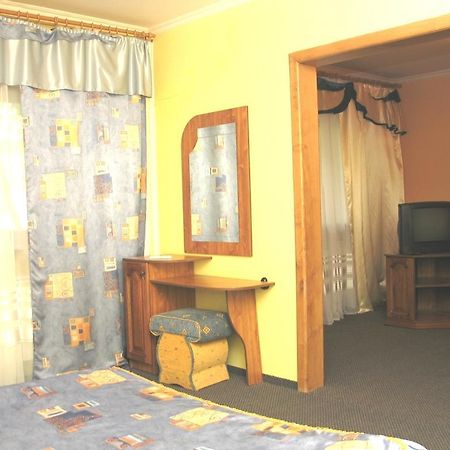 Duet Hotel Uzhhorod Bagian luar foto