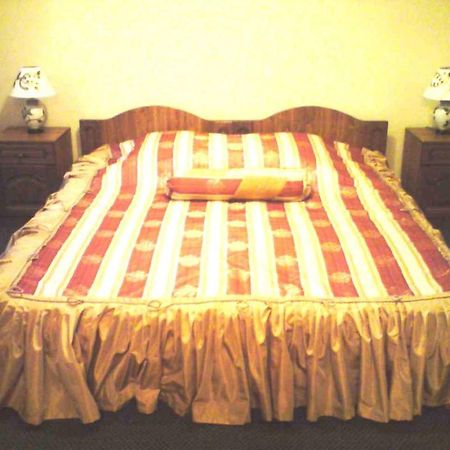 Duet Hotel Uzhhorod Bagian luar foto